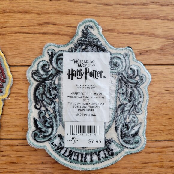 Harry Potter House Iron On Patch Set of 2 Badge Slytherin and Gryffindor - Picture 5 of 8